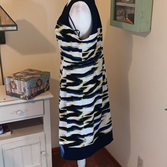 Luxe By Carmen Marc Valvo Stylish Black,Yellow And Blue Colorblock Dress - Picture 4 of 9